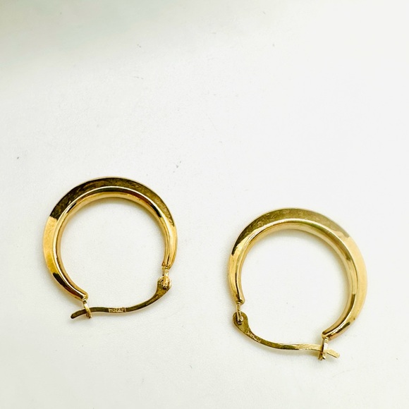 Vintage 14 KT Gold Small Hoop Earrings - Picture 11 of 13